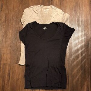 J crew Black & brown set of 2 T-Shirts. Women’s size XS. EUC